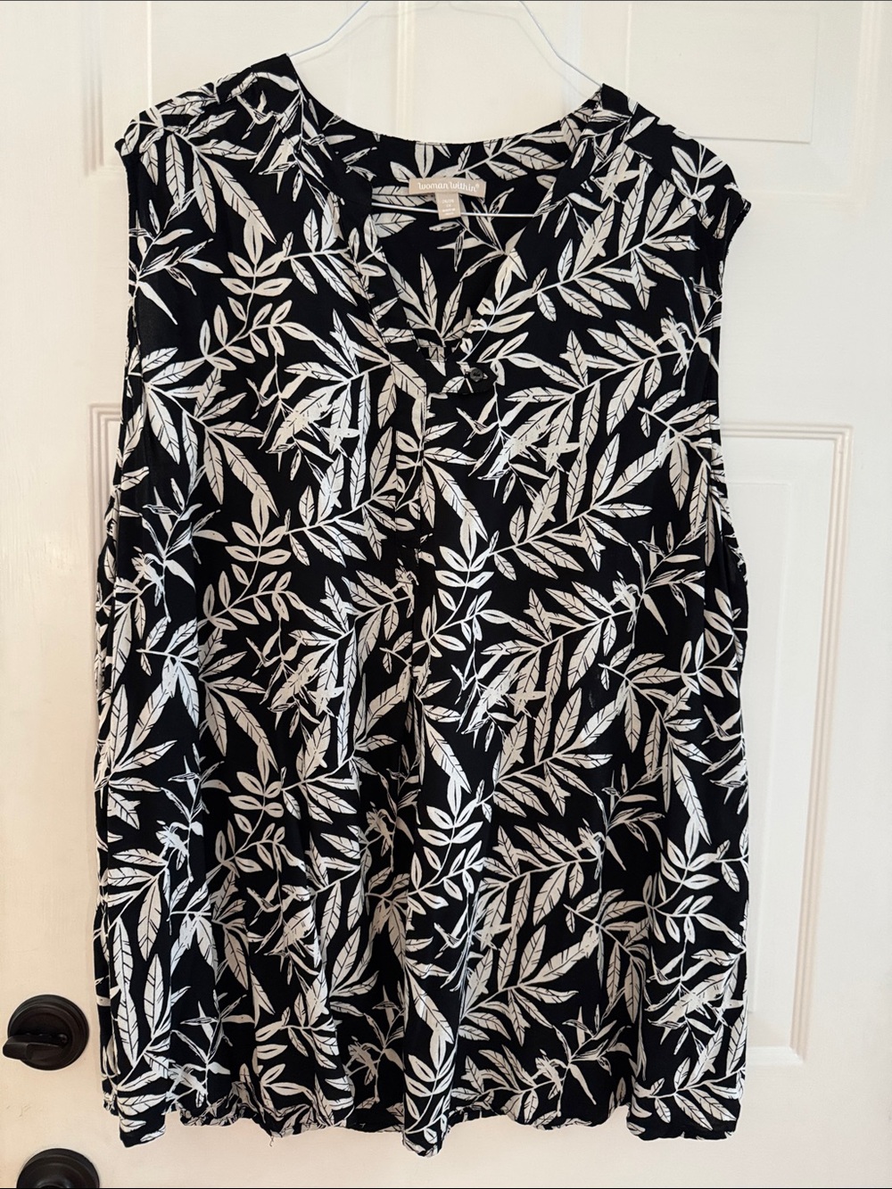 Woman Within Black and white Leaf Print Sleeveless Tunic Top Sz 26/28 2X